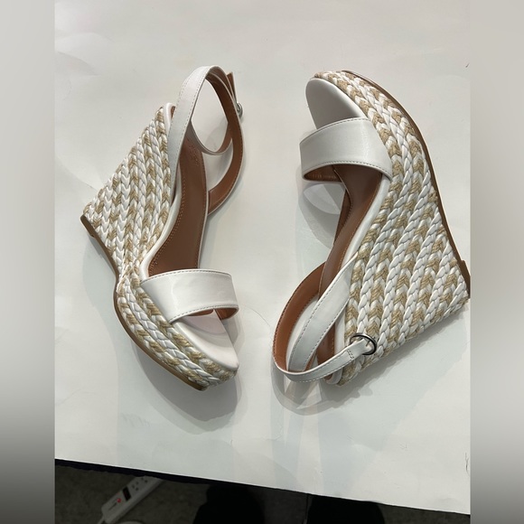 ASOS Wedges size 9 but fits like an 8. - Picture 3 of 13